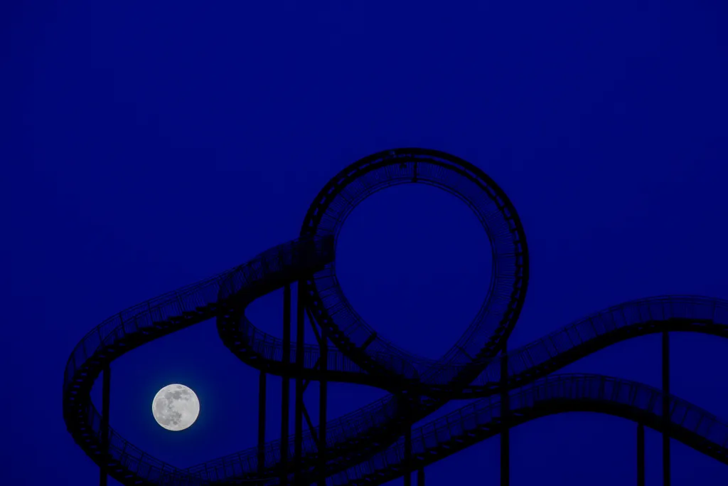 gyalogos hullámvasút, lépcsősor Duisburg Super Full Moon - Duisburg Weather Seasons Tiger & Turtle Horizontal ASTRONOMY 