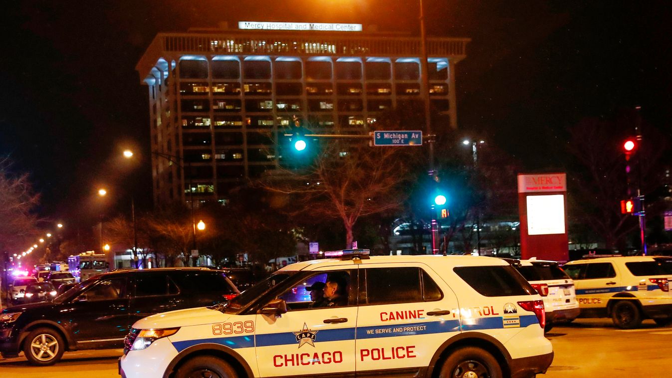 crime Horizontal Chicago Police officers monitor the area outside of the Chicago Mercy Hospital where a gunman opened fire in Chicago on November 19, 2018. - A gunman opened fire at a hospital in the US city of Chicago on November 19, 2018, wounding multi