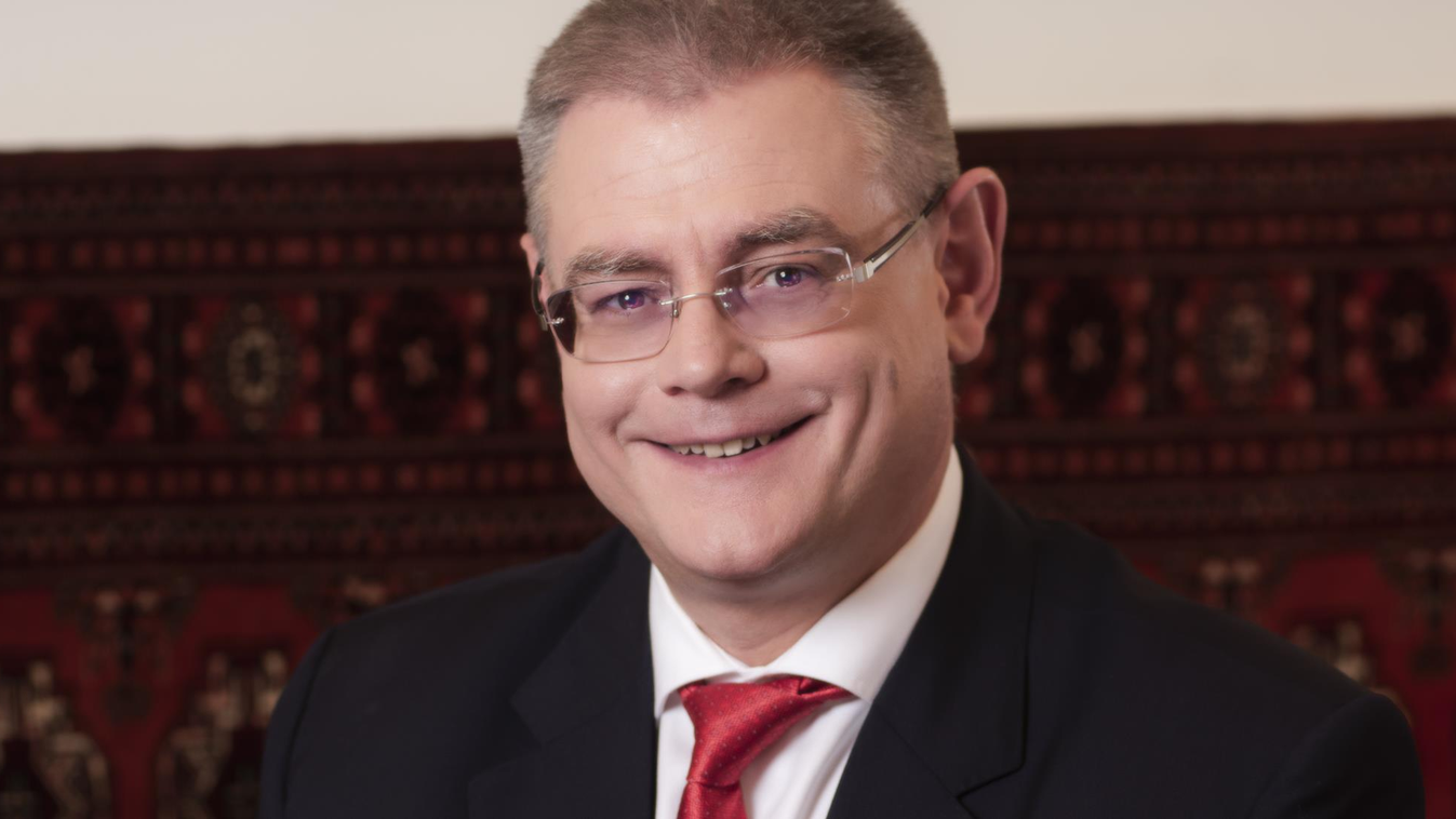 dr. Tóth Ádám, Magyar Országos Közjegyzői Kamara, elnök 