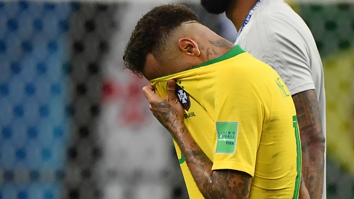 Foci vb: Tojással dobálják a hazatérő brazilokat, Neymar 