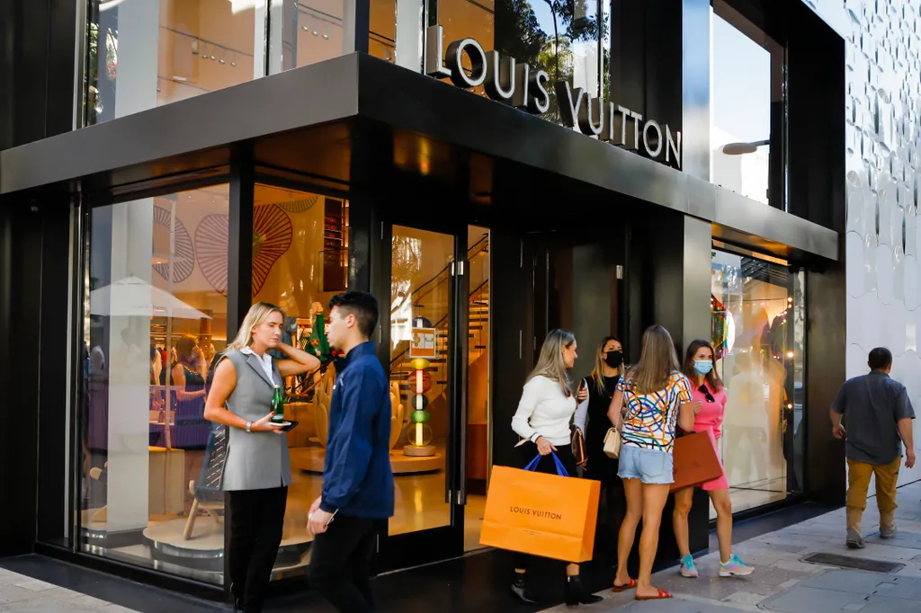 divatház, divat, luxusmárka, luxus, márka, brand, kirakat, bolt, Louis Vuitton, Miami, Florida 