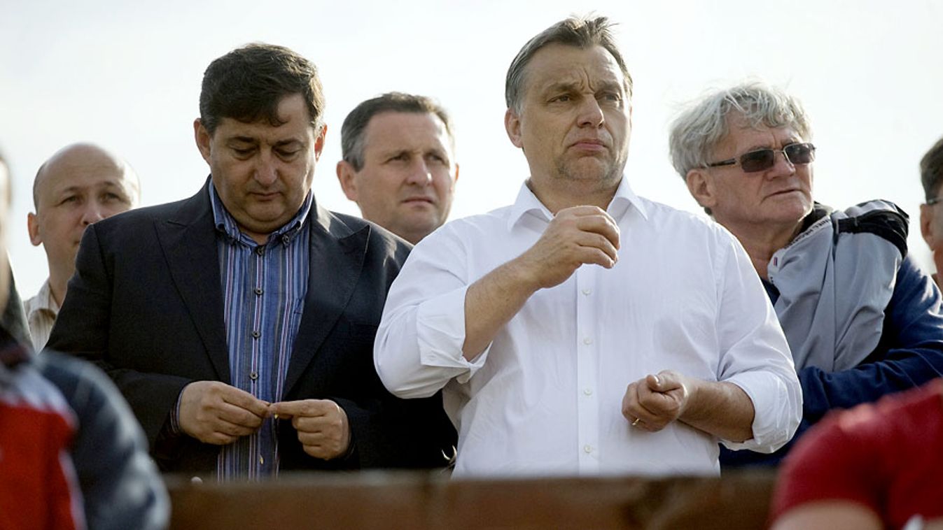 Orbán Viktor miniszterelnök és Mészáros Lőrinc, a felcsúti Puskás Ferenc Labdarúgó Akadémia elnöke Puskás Akadémia-Kaposvári Rákóczi II mérkőzést Felcsúton