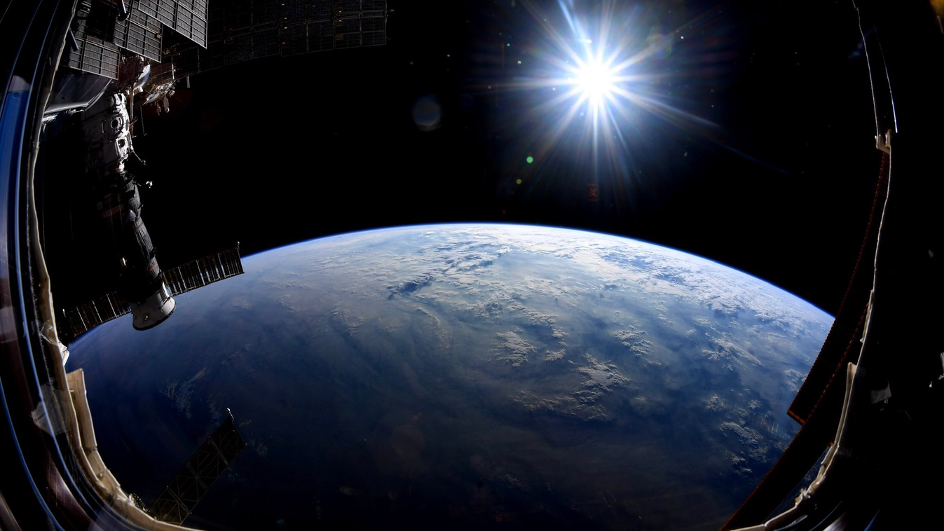 Nemzetözi Űrállomás ISS TOPSHOTS Horizontal INTERNATIONAL SPACE STATION NASA EARTH SPACE VIEW 