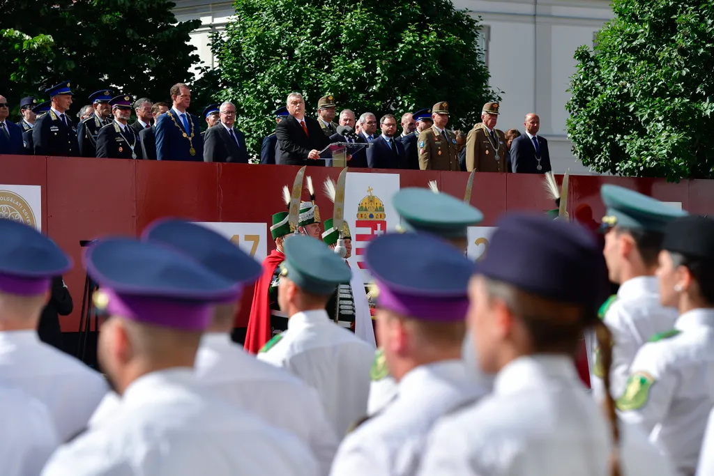 Tiszti esküt tettek a Nemzeti Közszolgálati Egyetem Rendészettudományi Kara és Katasztrófavédelmi Intézetének végzett hallgatói, Orbán Viktor 