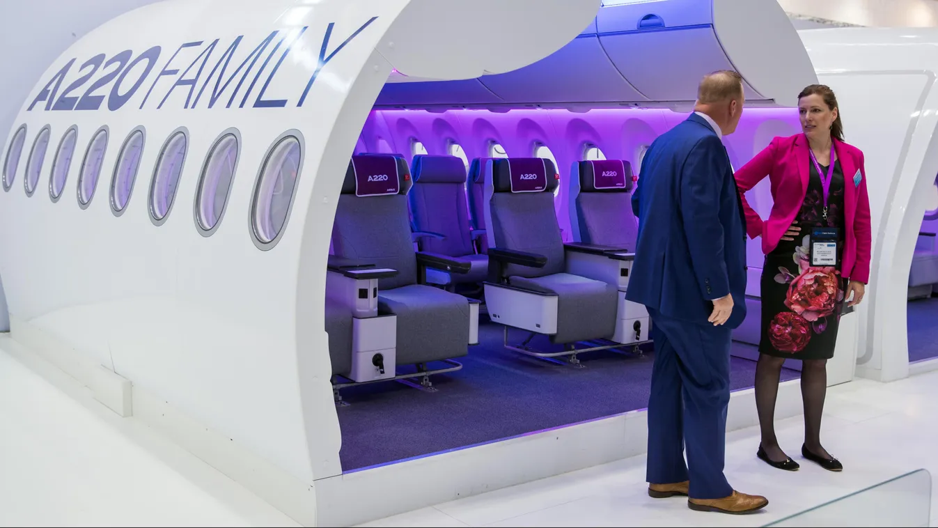 ECONOMY AIR TRAFFIC Fairs Aeroplane Travels Flies FAIR Aircraft construction Aircraft Interiors Expo Interior decoration 02 April 2019, Hamburg: At the Aircraft Interiors Expo trade fair, Airbus will be presenting new cabin furnishings with around 40 perc