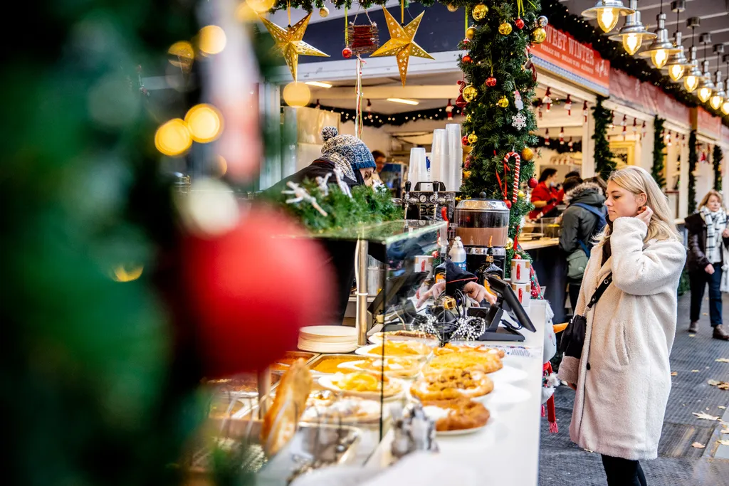 karácsonyi vásár, Vörösmarty tér, 2021, november, megnyitó 