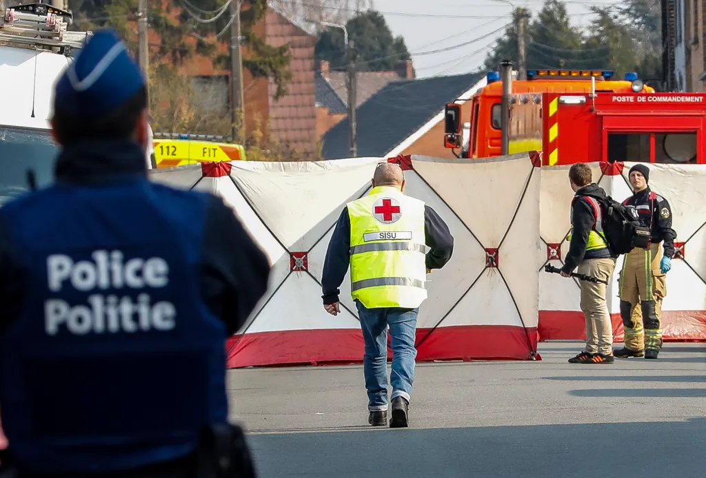 Szándékosan a karneválozó tömegbe hajtott egy férfi Belgiumban, Strépy-Bracquegnies 