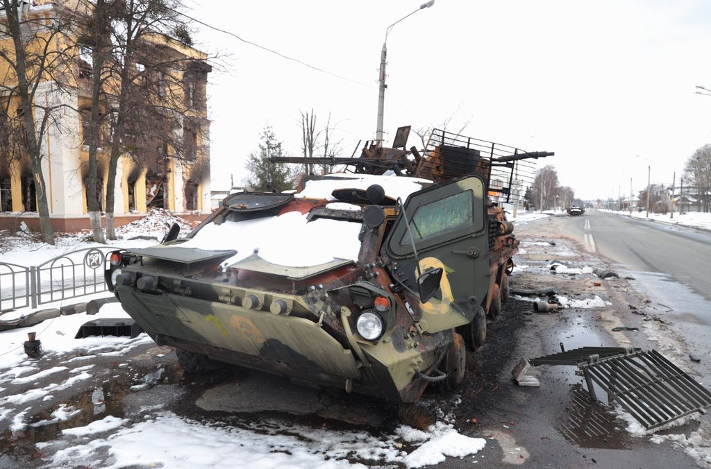 Ukrán válság 2022, ukrán, orosz, háború, orosz-ukrán háború, ukrán konfliktus, harc, Ukrajna, Harkov, orosz páncélozott harci jármű, kiégett, megsemmisült 