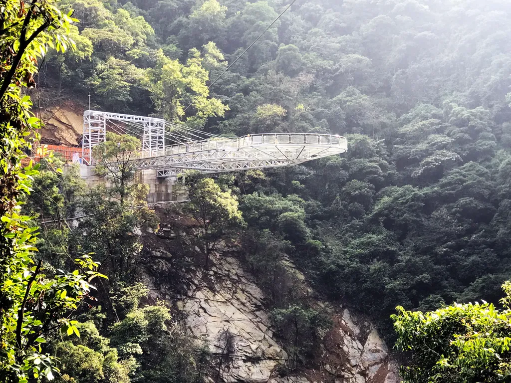 Üvegpadlós kilátó, Kína, Kulunghszia, Csingjüan

Yun Tian Bo Ba, Gulongxia  Guangdong Qingyuan Qingxin glass platform glass platform 