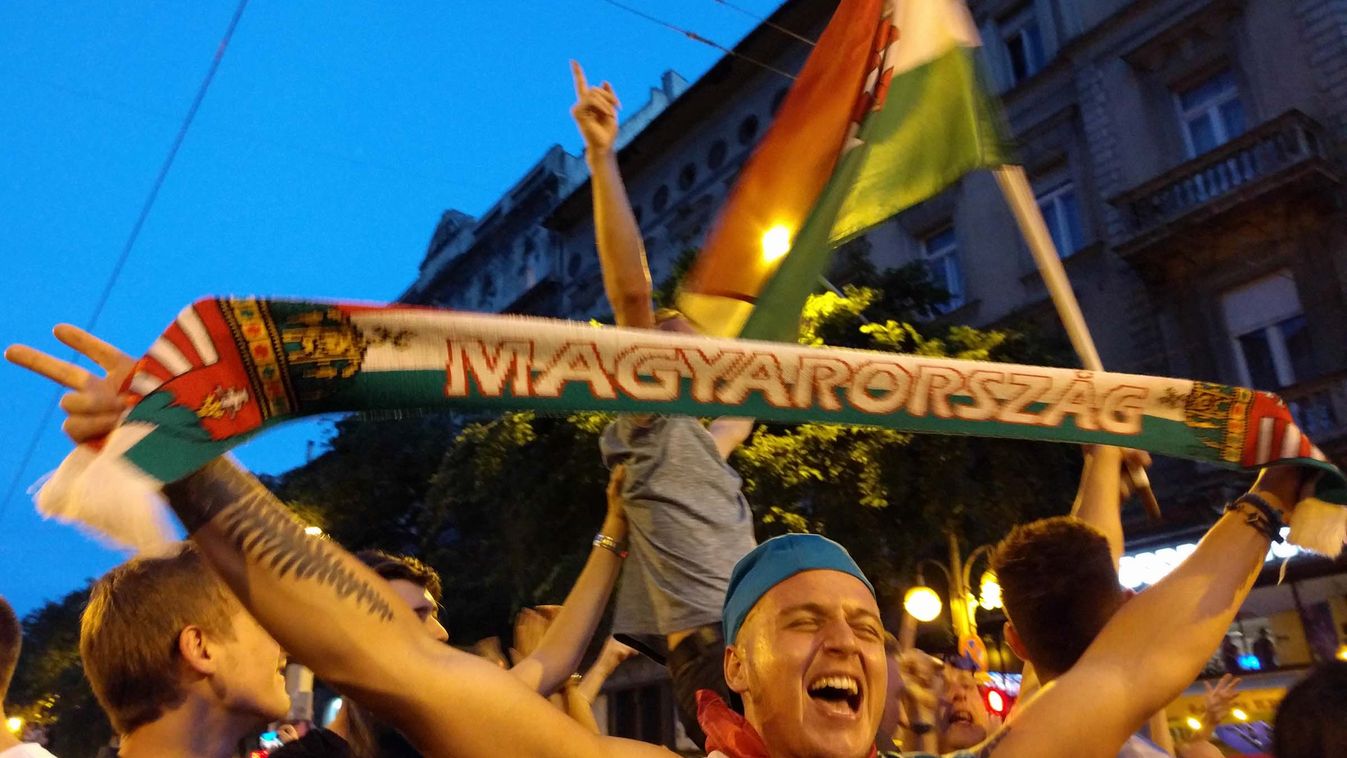 tombolnak az emberek - Magyarország - Izland, Euro 2016, foci Eb, UEFA Euro 2016 magyar szurkolók, foci, Wesselényi utca 
