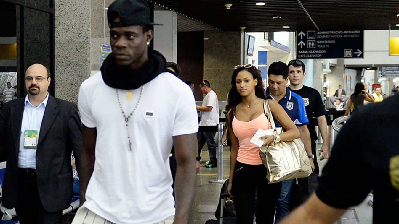 Mario Balotelli és Fanny a fortalezai repülőtéren 