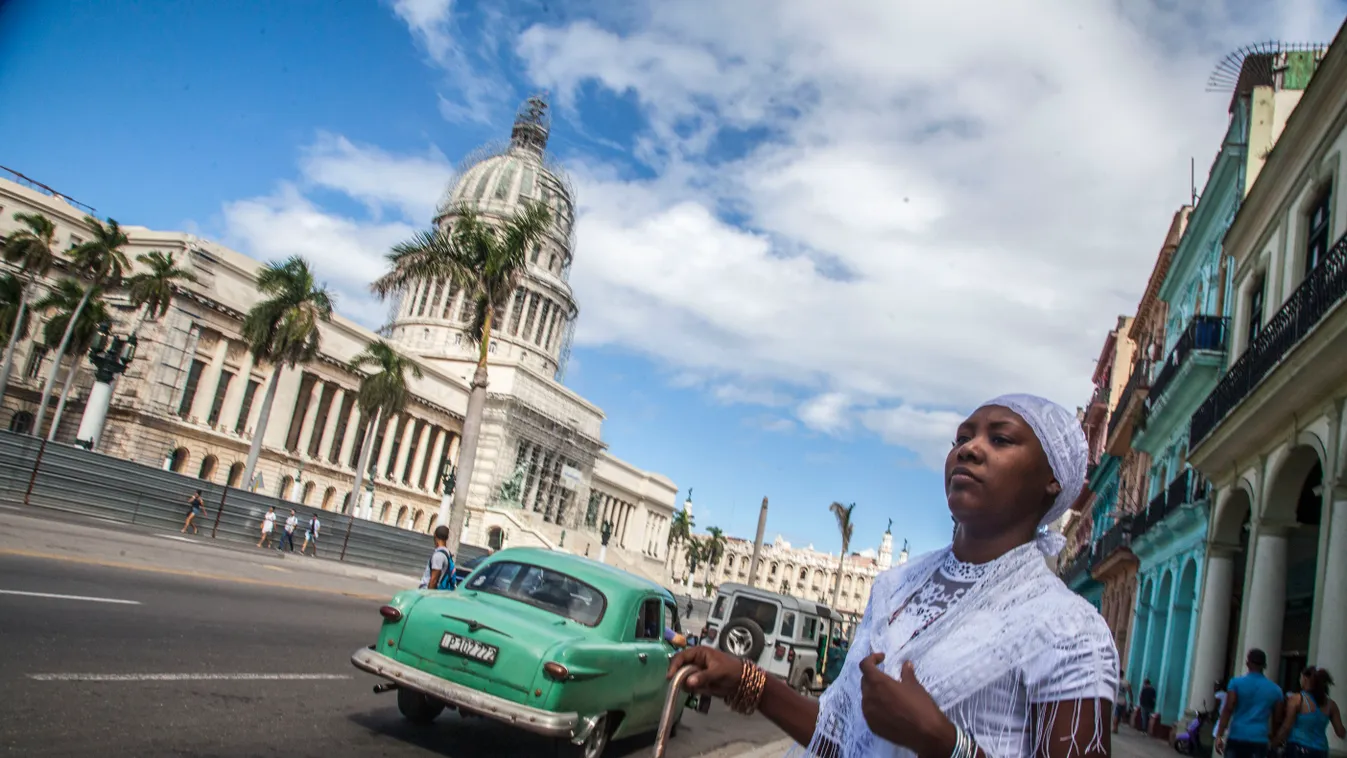 Daily life in Havana Cuba havana DAILY LIFE TOURISM TOURIST us tourist simbol castro flag cuba flag usa CAR 