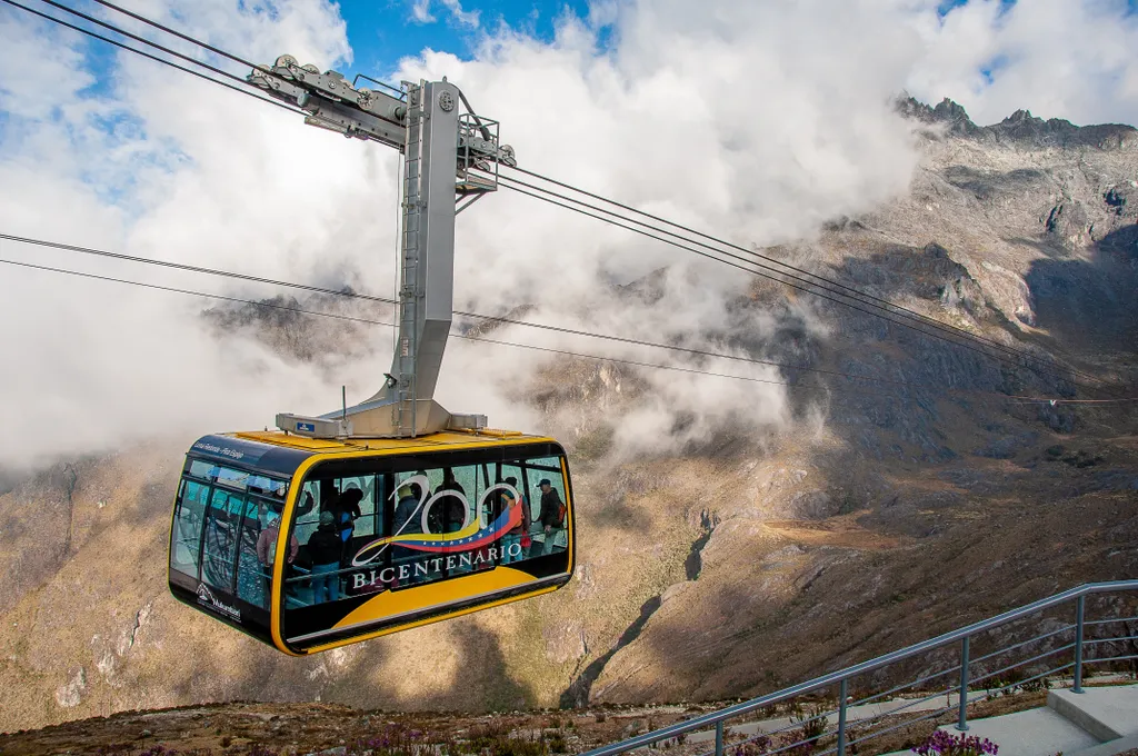 A Mérida Cable Car, Mukumbarí, felvonórendszer Venezuelában, . Székhelye a venezuelai Mérida városában található 1577 méteres magasságban, legmagasabb és a második leghosszabb felvonó a világon 