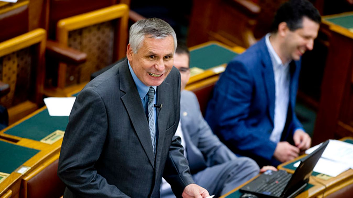 parlament plenáris ülés Balczó Zoltán Schiffer András 
