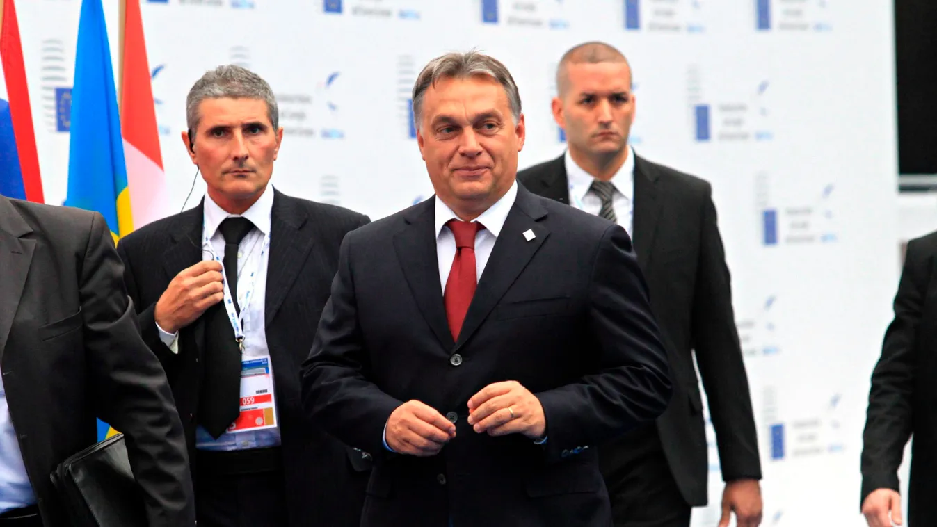 Orbán Viktor Milánó, 2014. október 8.
Orbán Viktor miniszterelnök az Európai Unió milánói rendkívüli csúcstalálkozójára érkezik 2014. október 8-án. (MTI/EPA/Daniele Mascolo) 