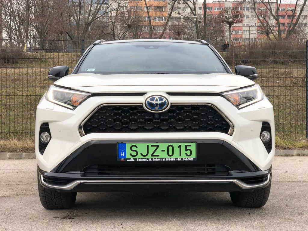 Toyota RAV4 PHEV plug-in 