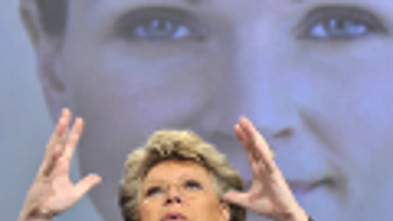 Viviane Reding, uniós biztos javasolja, hogy a tőzsdei cégek igazgatótanácsaiban kötelező jelleggel 40 százalékosra emelnék a nők arányát