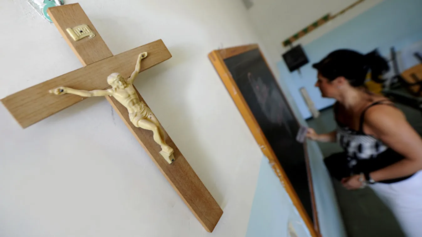 Egyházi fenntarású iskolák, keresztény iskola, fakereszt