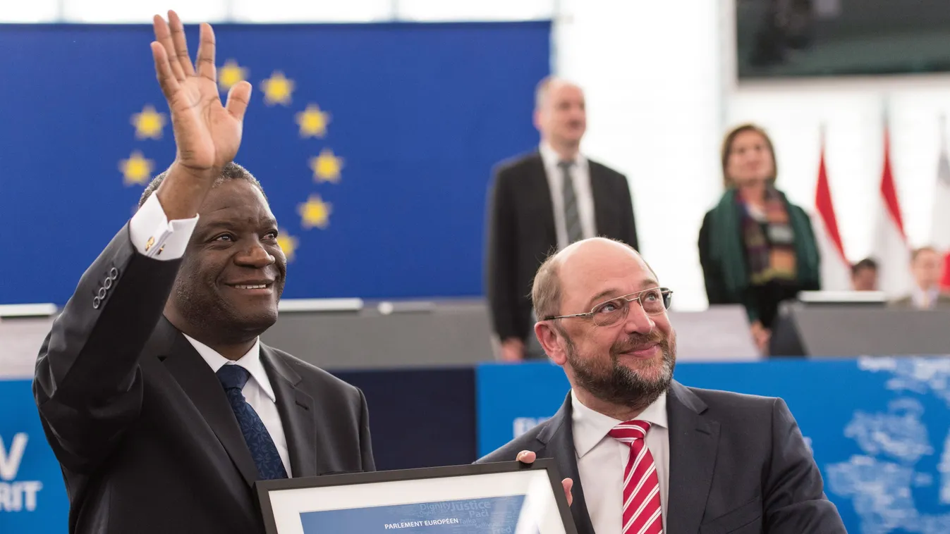 SCHULZ, Martin Strasbourg, 2014. november 26.
Martin Schulz, az Európai Parlament (EP) elnöke (j) átnyújtja a 2014-es Szaharov-díjat Denis Mukwege kongói nőgyógyásznak az EP strasbourgi székházában 2014. november 26-án. Az 59 éves Mukwege városában alapít