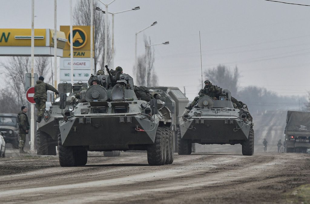 PUTYIN, Vlagyimir orosz-ukrán háború Ukrán válság, 2022. orosz harci jármű katona, tank, jármű 