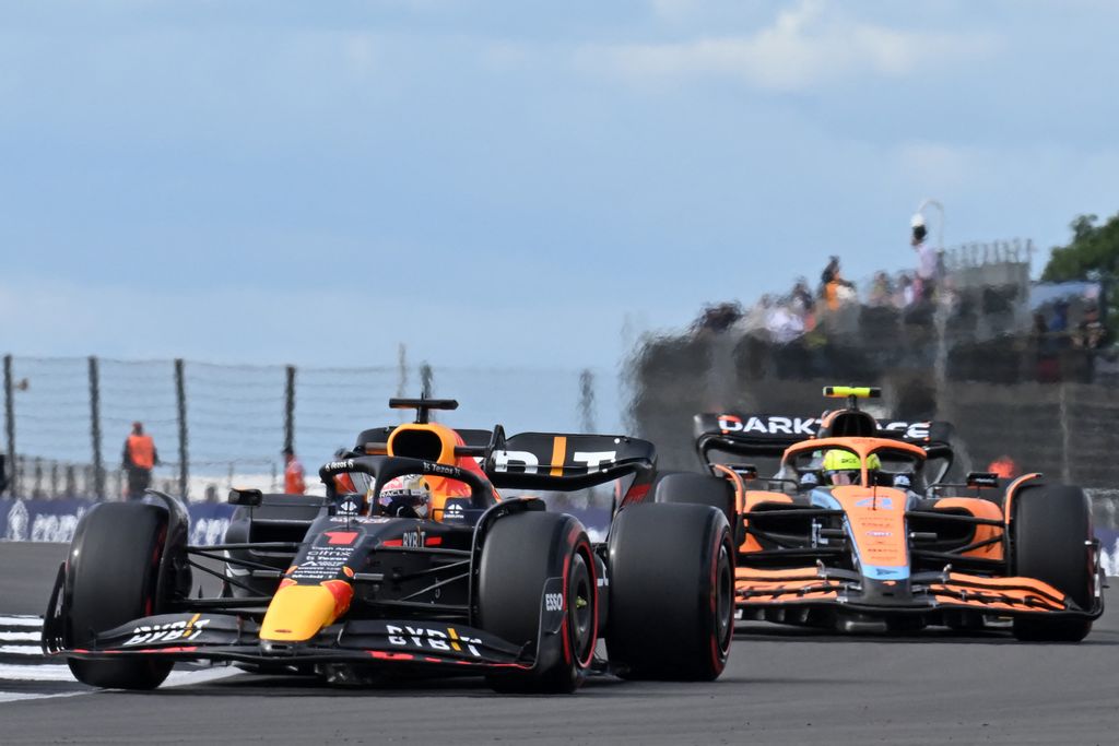 Forma-1, Max Verstappen, Red Bull, Lando Norris, McLaren, Brit Nagydíj 2022, péntek 
