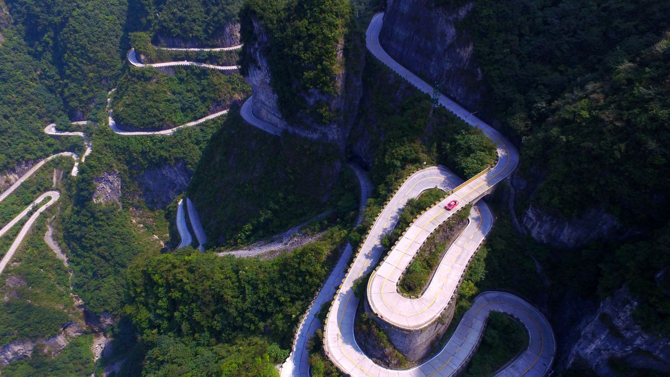 Leglátványosabb utak, China's 'miracle road' China Chinese Hunan Zhangjiajie Tianmen Mountain Tongtian Road Avenue 