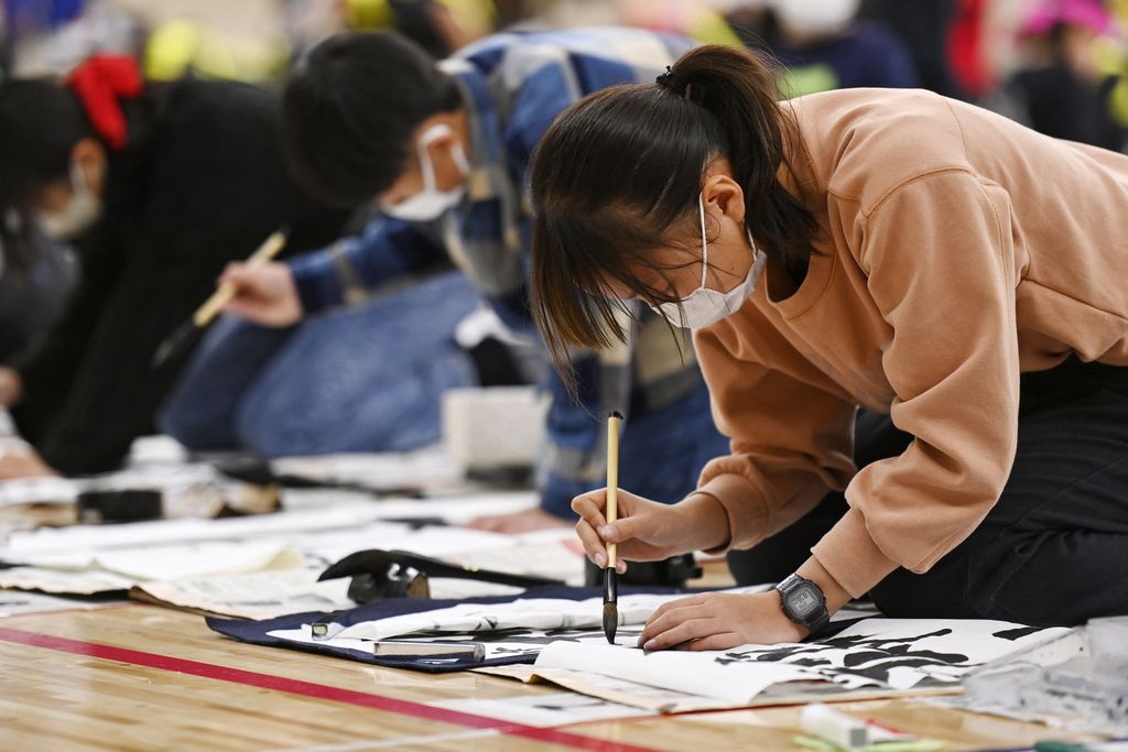 festés, írásjel, kalligráfia, kézírás, résztvevő, tinta, Kalligráfiaverseny, Japán, 2022. 01. 05. 