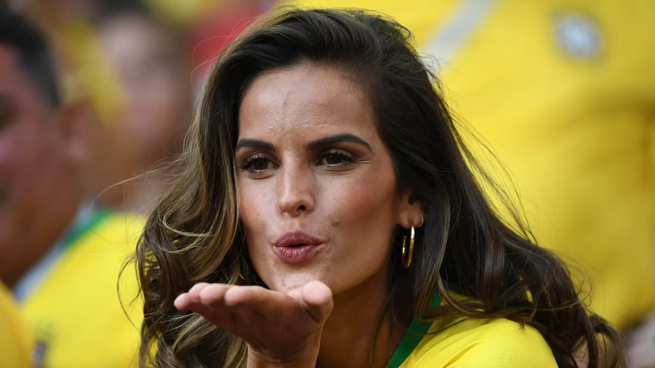 A Brazil supporter blows a kiss ahead of the Russia 2018 World Cup Group E football match between Serbia and Brazil at the Spartak Stadium in Moscow on June 27, 2018. / AFP PHOTO / Kirill KUDRYAVTSEV / RESTRICTED TO EDITORIAL USE - NO MOBILE PUSH ALERTS/D