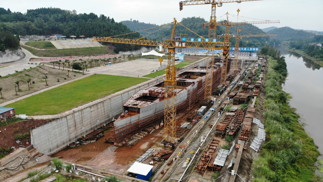 Full-size Titanic replica built with $145 million investment in southwest China China Chinese Sichuan Suining full-size replica Titanic doomed luxury ocean liner kína Szecsuán 