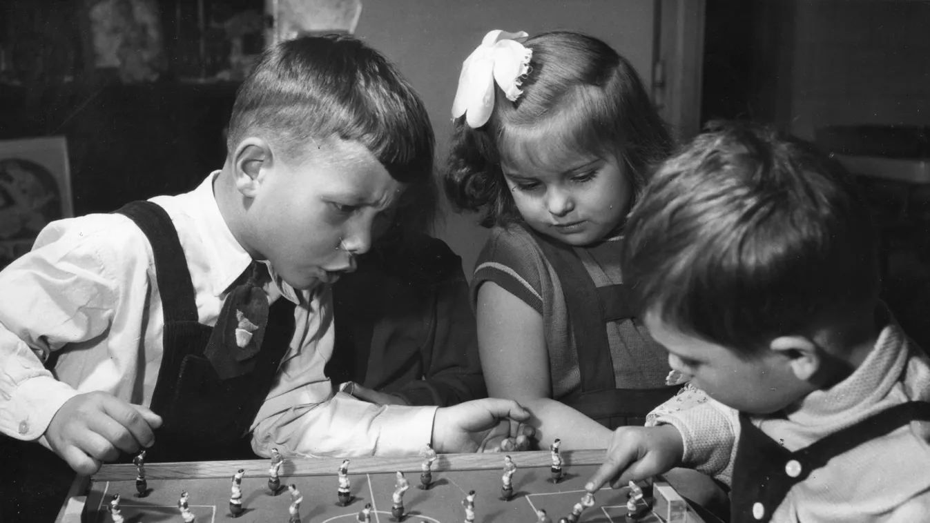 retro-vonal, Hétköznapi élet: használati tárgyak, háztartási eszközök
1961, játék, asztali foci, gyerekek 