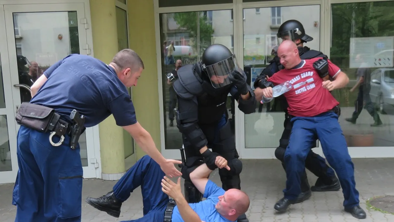 Gyakorlatoztak

Komárom-Esztergom Megyei Rendőr-főkapitányság 