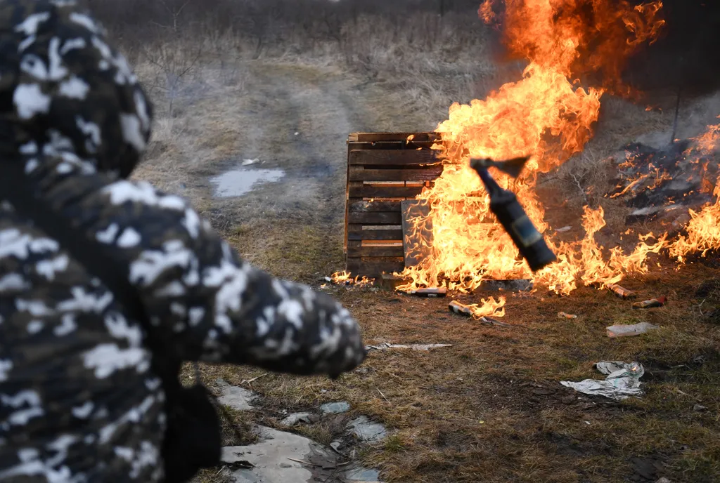 orosz-ukrán háború 2022.  Molotov koktél  conflict TOPSHOTS Horizontal 