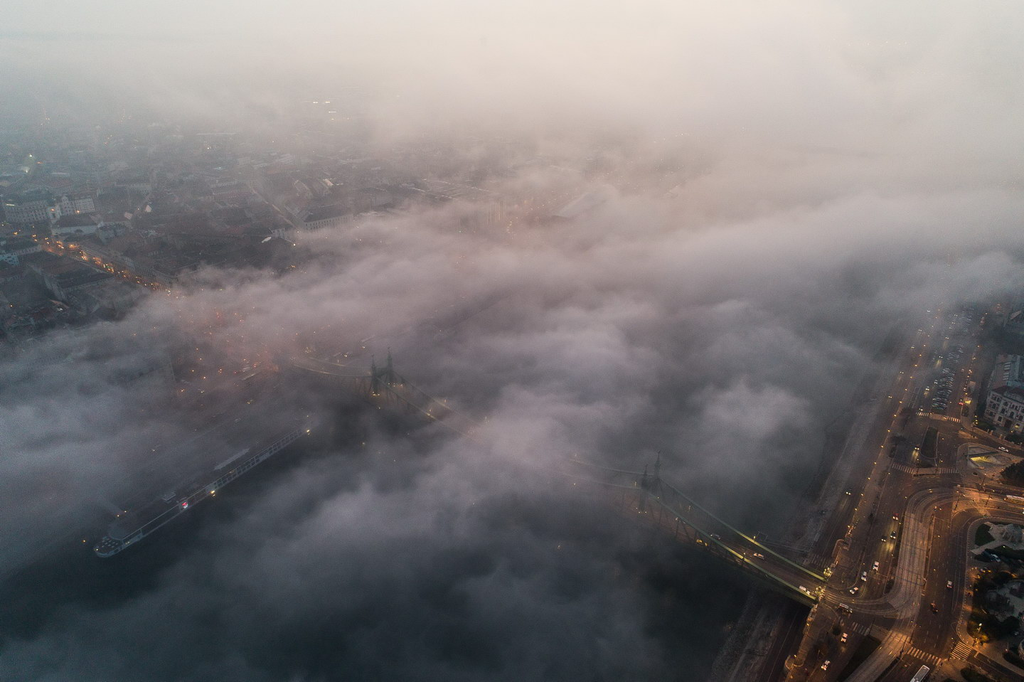 Ködös Budapest, drón 