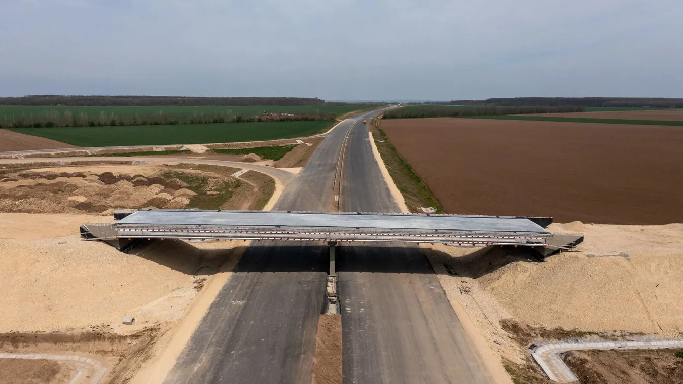 Hídépítéssel halad az M6-os kivitelezése a horvát határ közelében 