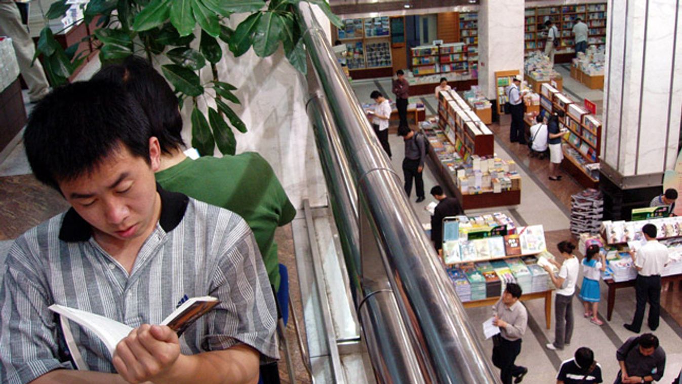kínai értelmező kéziszótár, kínai ember könyvet olvas, Xinhua