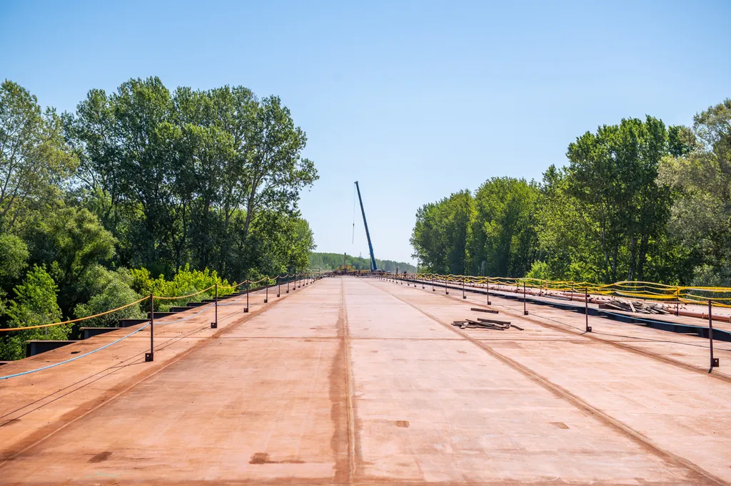 2021 Besenyszög Duna Aszfalt M4 NIF Nagy Mihály Tisza Tisza híd autóút betolás hídépítés 