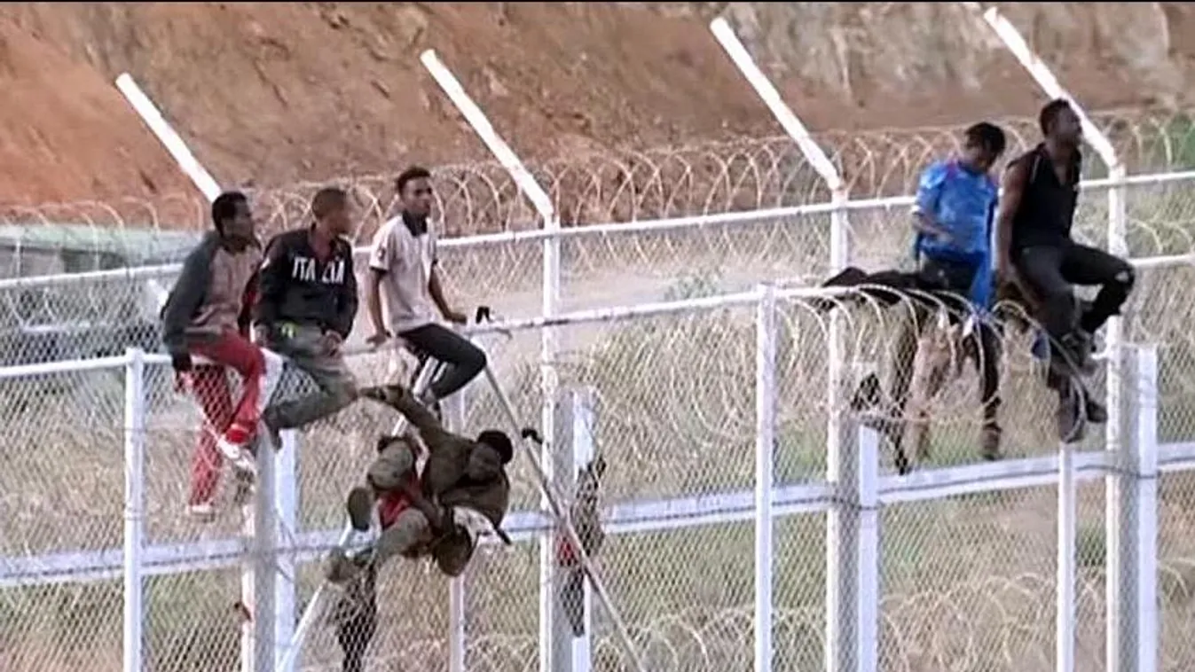 Ceuta fence kerítés migránsok menekültek Spanyolország Marokkó 