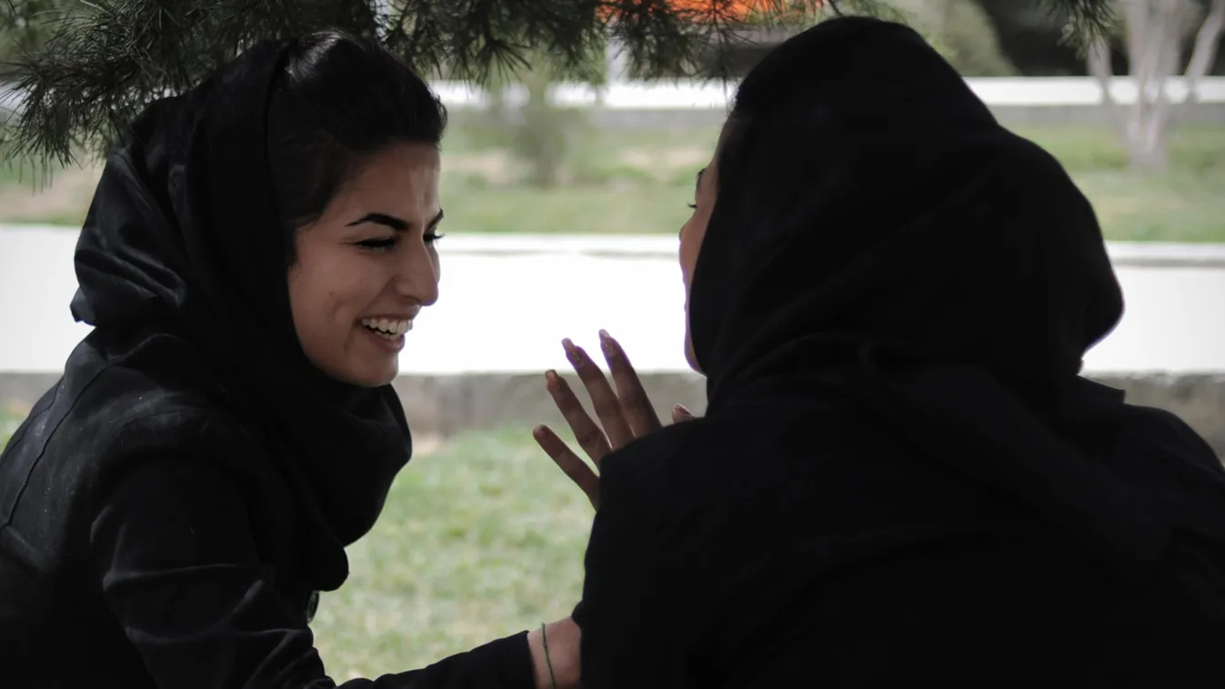 Iráni nők egy teheráni parkban 