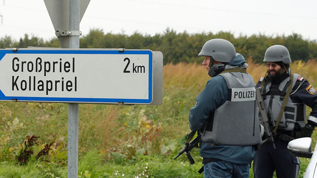 osztrák rendőrök egy útlezárásnál Grosspriel mellett, ahol egy fegyveres több embert megölt és túszt ejtett, majd öngyilkos lett