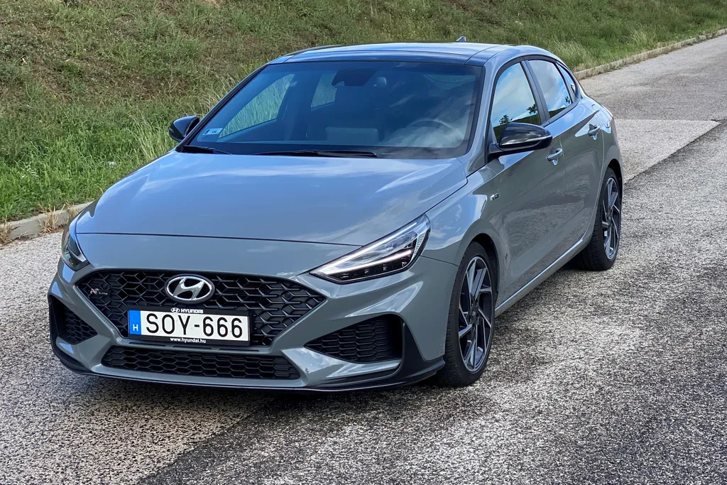 Hyundai i30 Fastback 1.5 TGDi N-Line teszt (2022) 