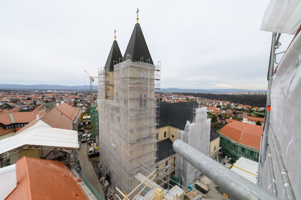 Szent Mihály Főszékesegyház, Veszprém, veszprémi várnegyed, megújul, felújítás, kulturális főváros, felújítási munkálatok, 2022. 11. 30. 
