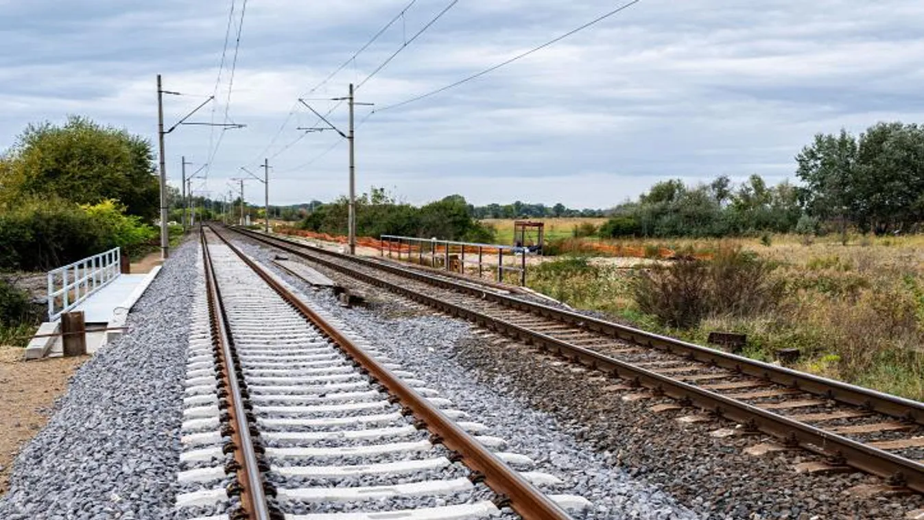 A vasúti átjárók fejlesztésével javul a vasúti és közúti közlekedés biztonsága 