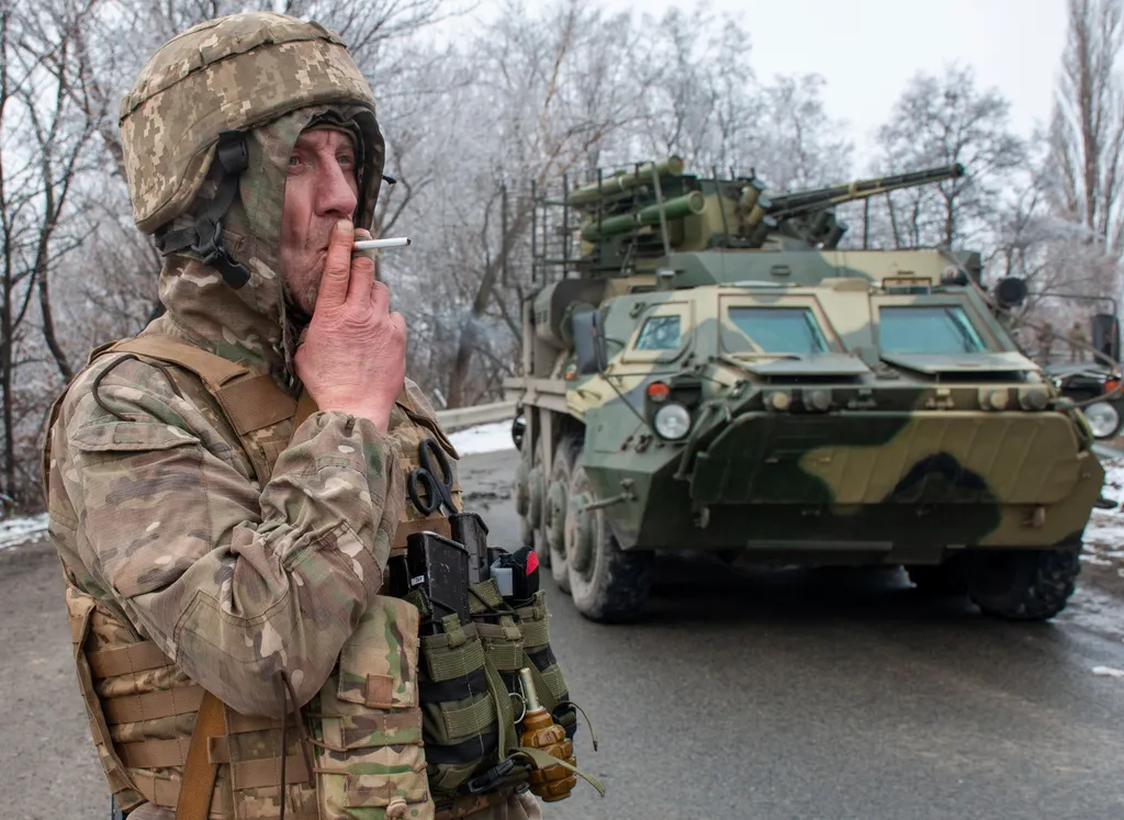 Ukrán válság 2022, ukrán, orosz, háború, katona, fegyver, páncélozoott jármű, Harkiv 