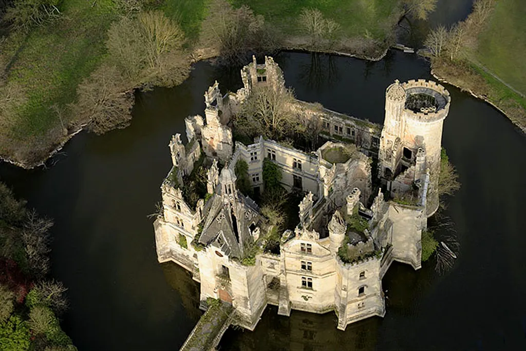 Chateau de la Mothe-Chandeniers 