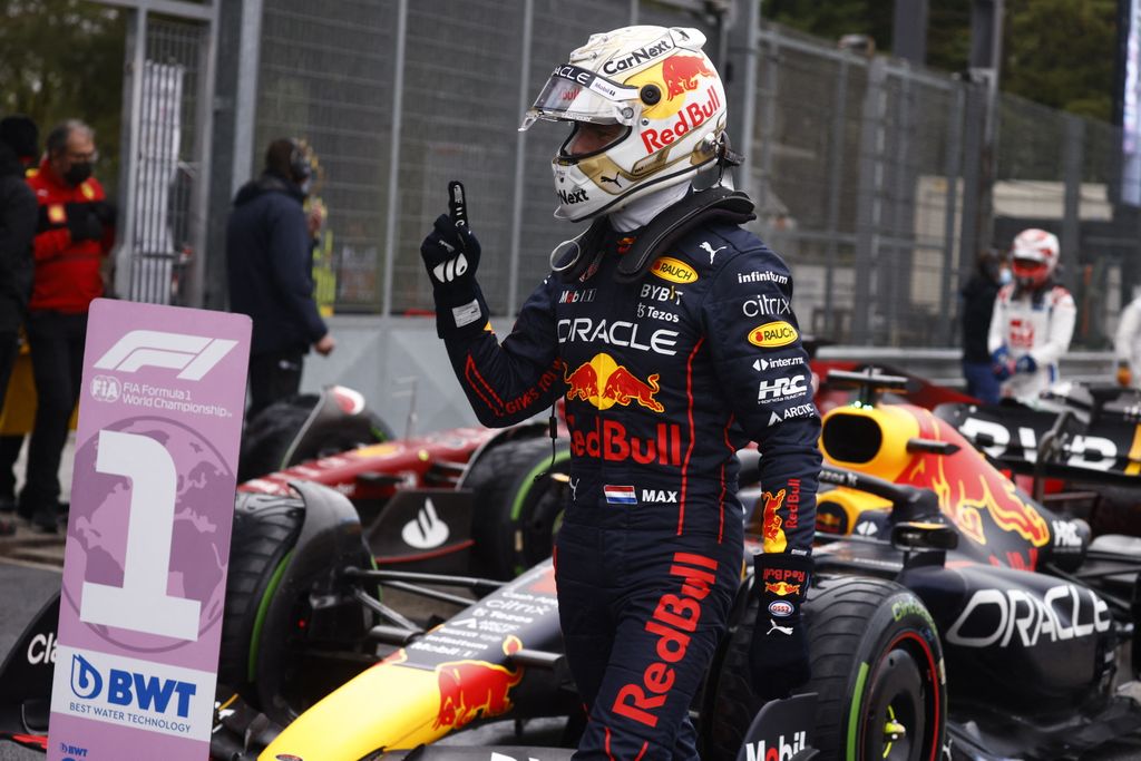 Red Bull Racing's Dutch driver Max Verstappen celebrates pole position for the Sprint race during the qualifying session at the Autodromo Internazionale Enzo e Dino Ferrari race track in Imola, Italy, on April 22, 2022,  ahead of the Formula One Emilia Romagna Grand Prix. (Photo by GUGLIELMO MANGIAPANE / POOL / AFP) 