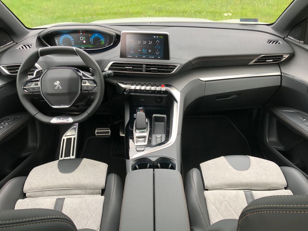 Peugeot 3008 Hybrid4 teszt (2020) 