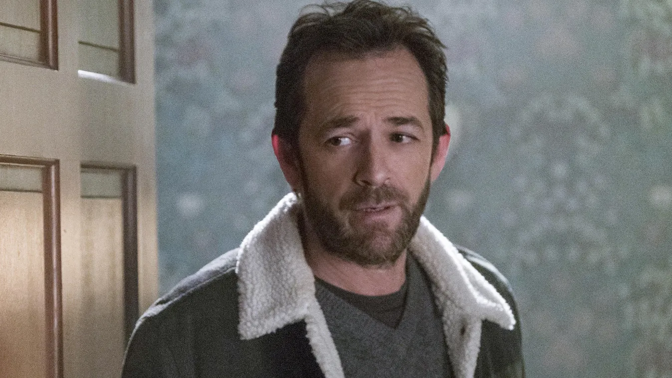 Chapter Ten: The Lost Weekend EPISODIC Riverdale -- "Chapter Ten: The Lost Weekend" -- Image Number: RVD110a_0095.jpg -- Pictured: Luke Perry as Fred Andrews -- Photo: Cate Cameron/The CW -- © 2017 The CW Network. All Rights Reserved 