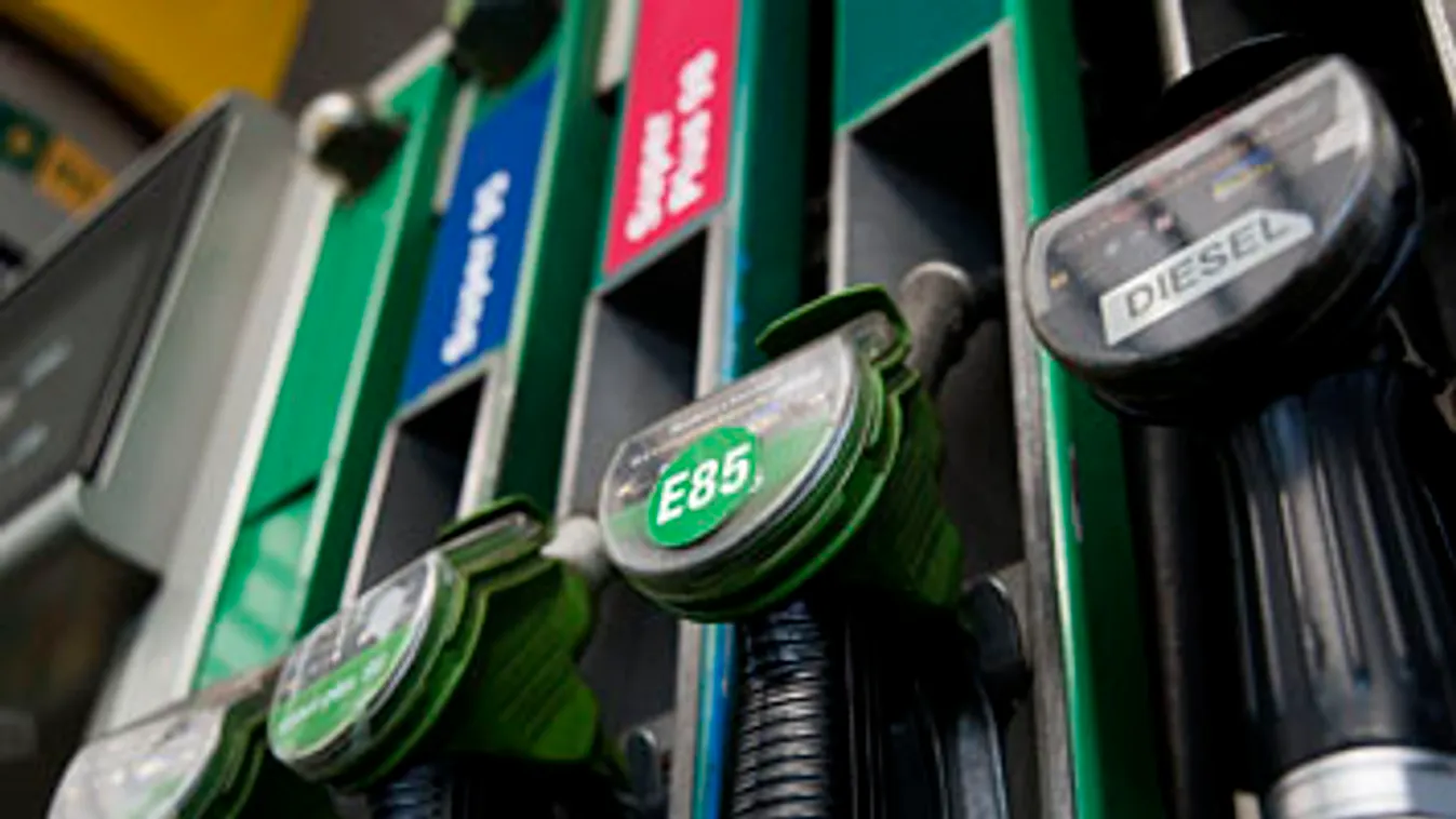 bioetanol, E85, üzemanyag, áremelés, alternatív üzemanyag, töltőpisztoly egy budapesti benzinkúton