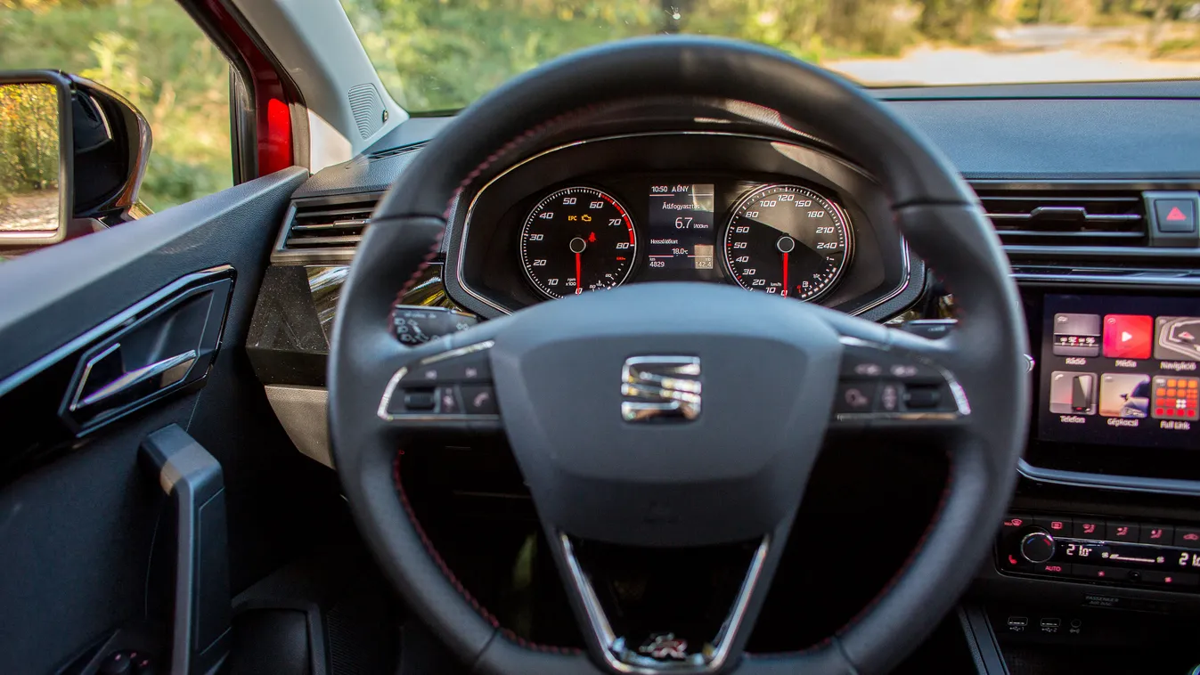 Suzuki Swift es Seat autóösszehasonlítás 