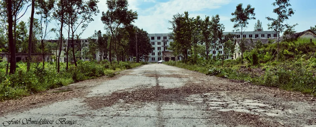 Szentkirályszabadja
Szellemváros a szentkirályszabadjai repülőtér mögött egy elhagyott orosz laktanya és a hozzá tartozó lakónegyed 